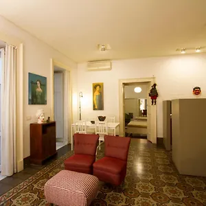 https://tre-vie-apartment.catania-hotels.net